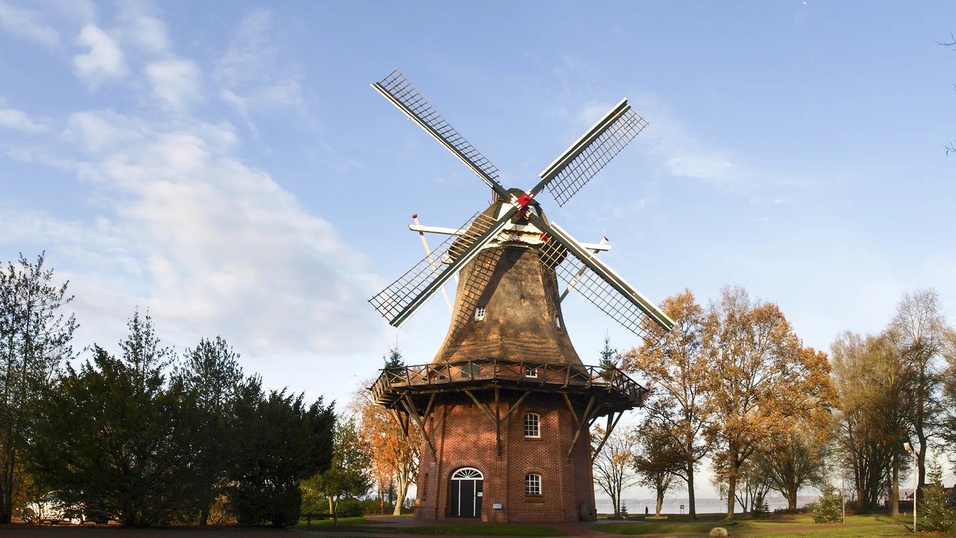 Freilichtmuseum mit alten Bauernhäusern im Kurpark Bad Zwischenahn